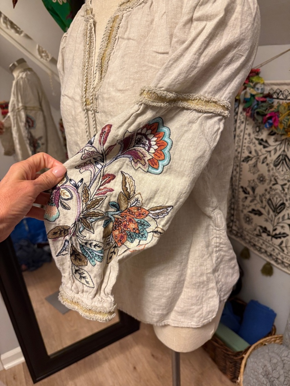 Chico’s Embroidered Boho Peasant Blouse in Natural Cream Linen - Picture 9 of 11